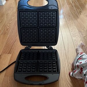 Hamilton Beach Black and Silver Waffle Maker